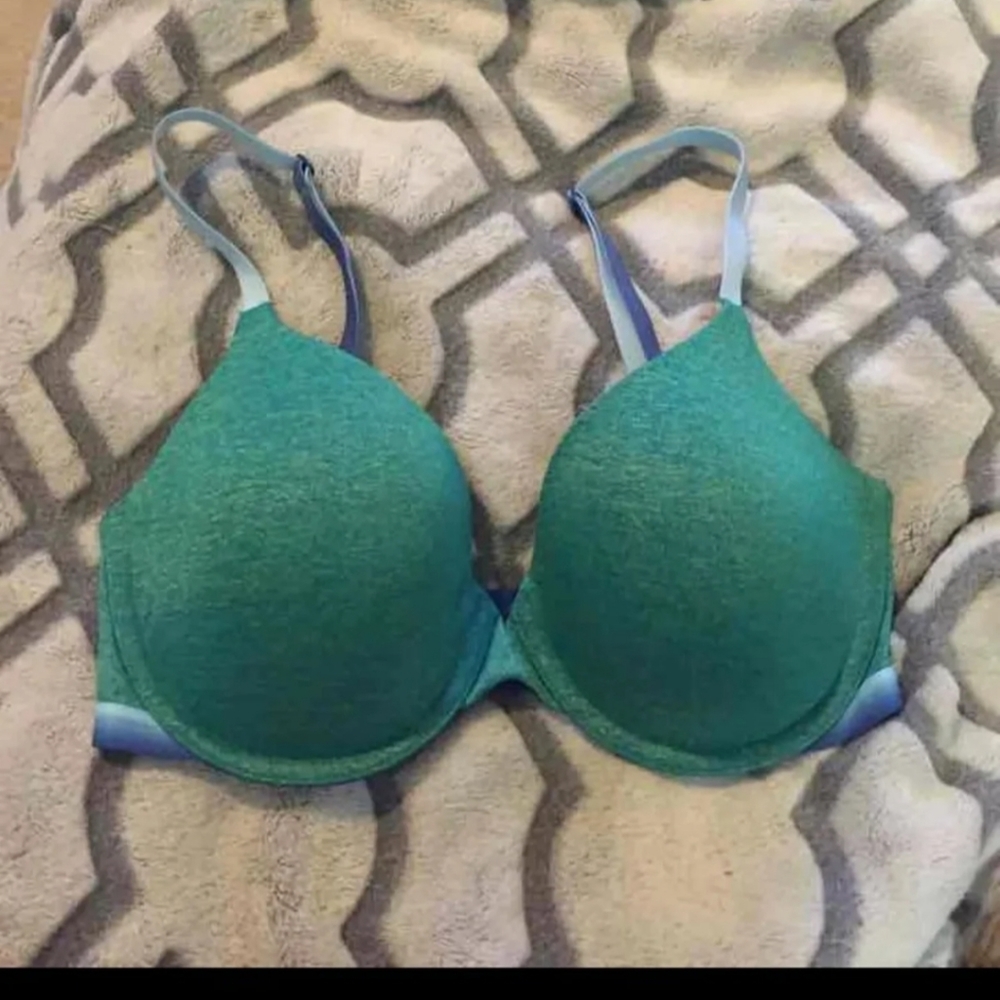 32DD Victoria Secret